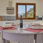 Dell'artista Villa